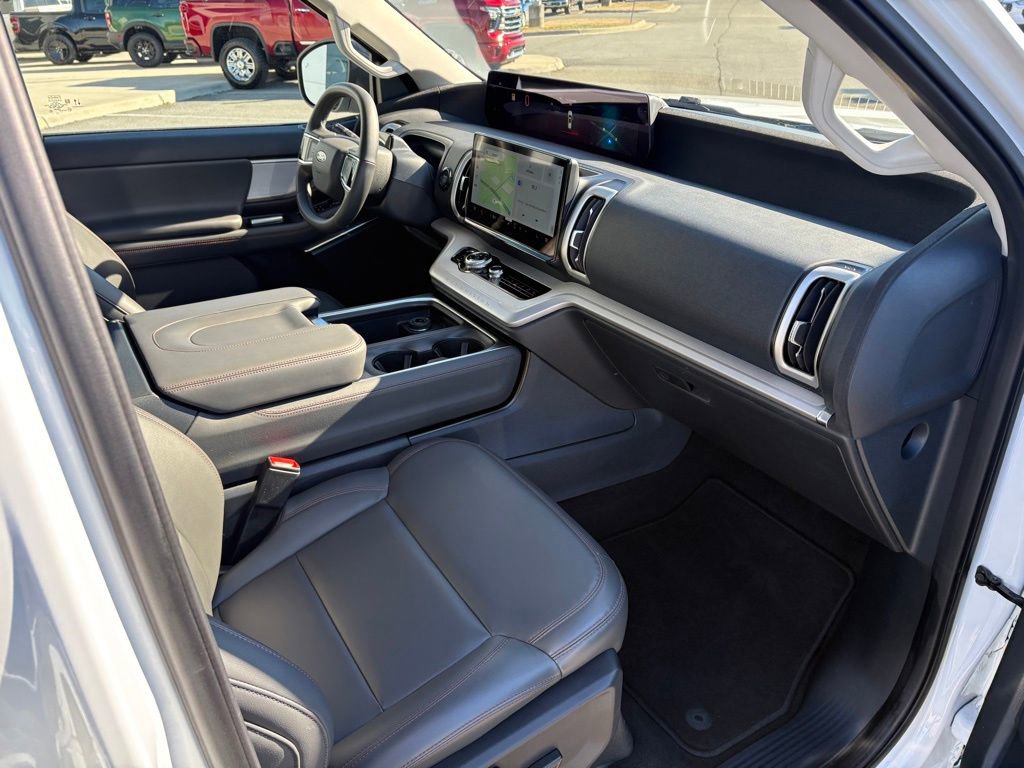 Certified 2025 Ford Expedition Active image 27