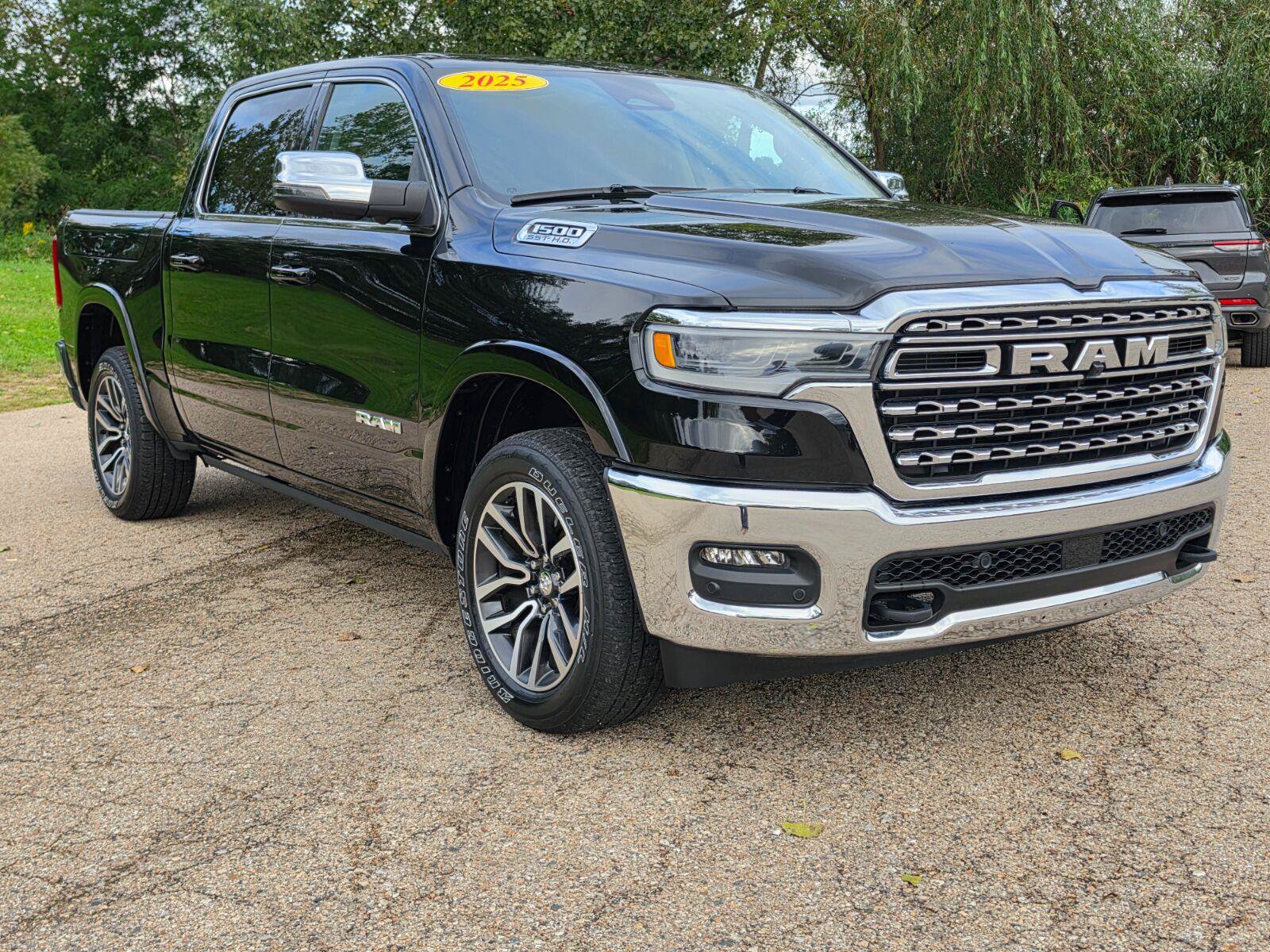 Used 2025 RAM 1500 Limited AWD/4WD image 15