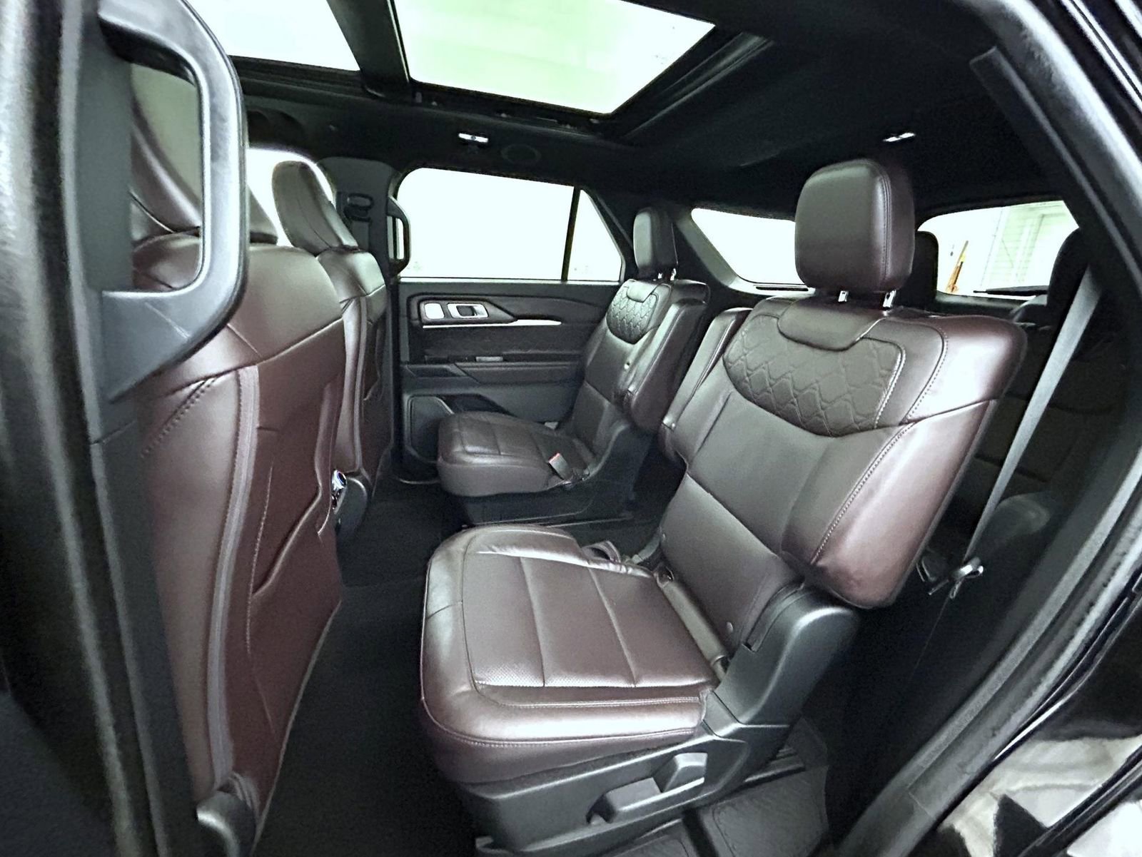 Used 2025 Ford Explorer Platinum w/ LUX Leather Package image 21