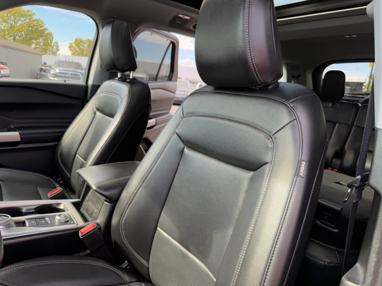 Used 2021 Ford Explorer Limited image 17