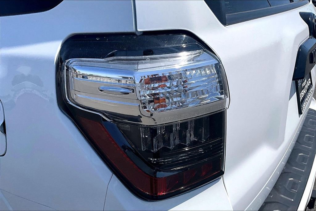 Used 2020 Toyota 4Runner Venture w/ Moonroof Package AWD/4WD image 29