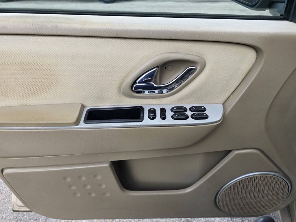 Used 2007 Mercury Mariner Luxury FWD image 10