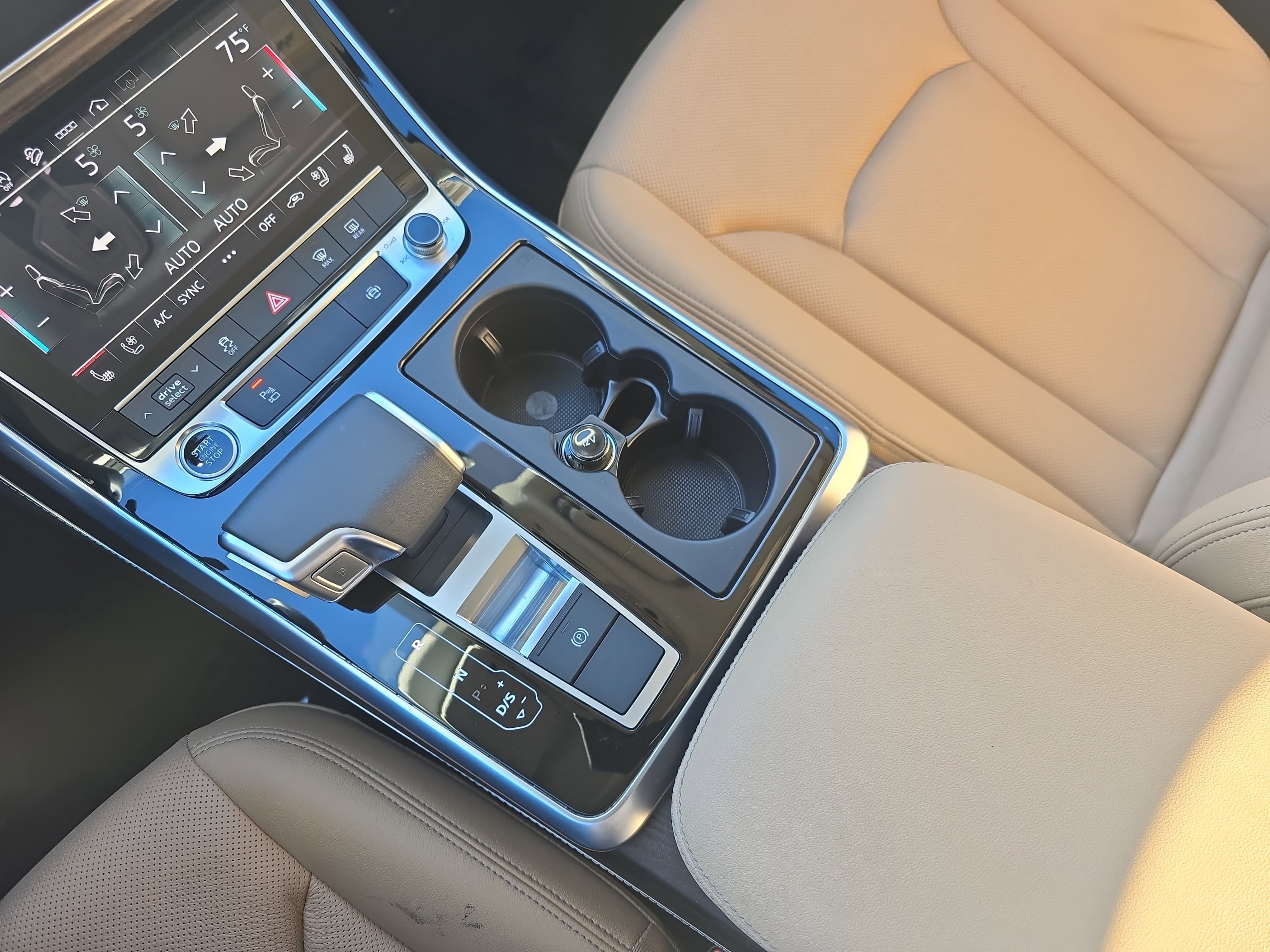 Certified 2025 Audi Q7 2.0T Premium Plus image 23