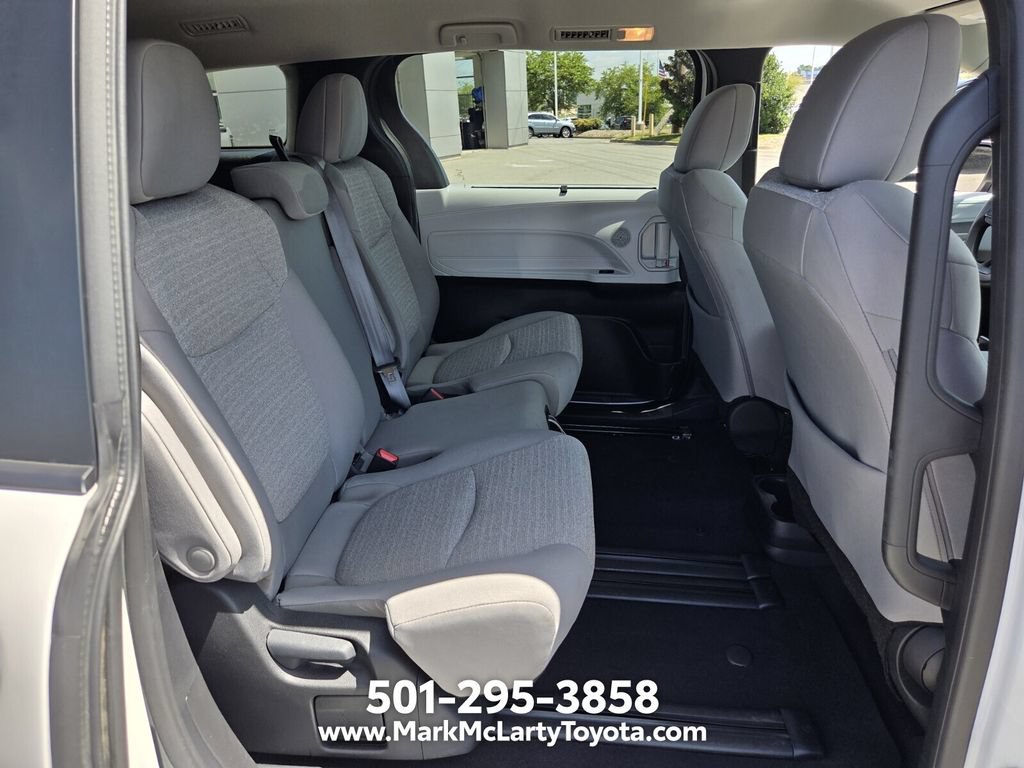 Used 2025 Toyota Sienna LE FWD image 15