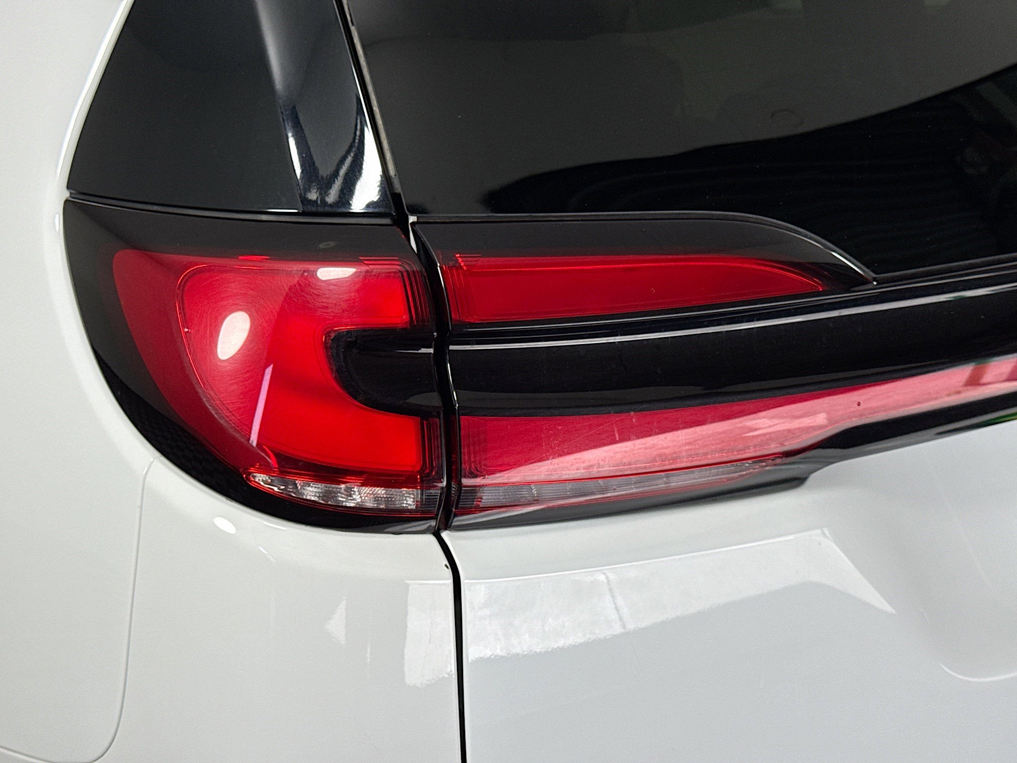 Used 2024 Chrysler Pacifica Touring-L FWD image 36