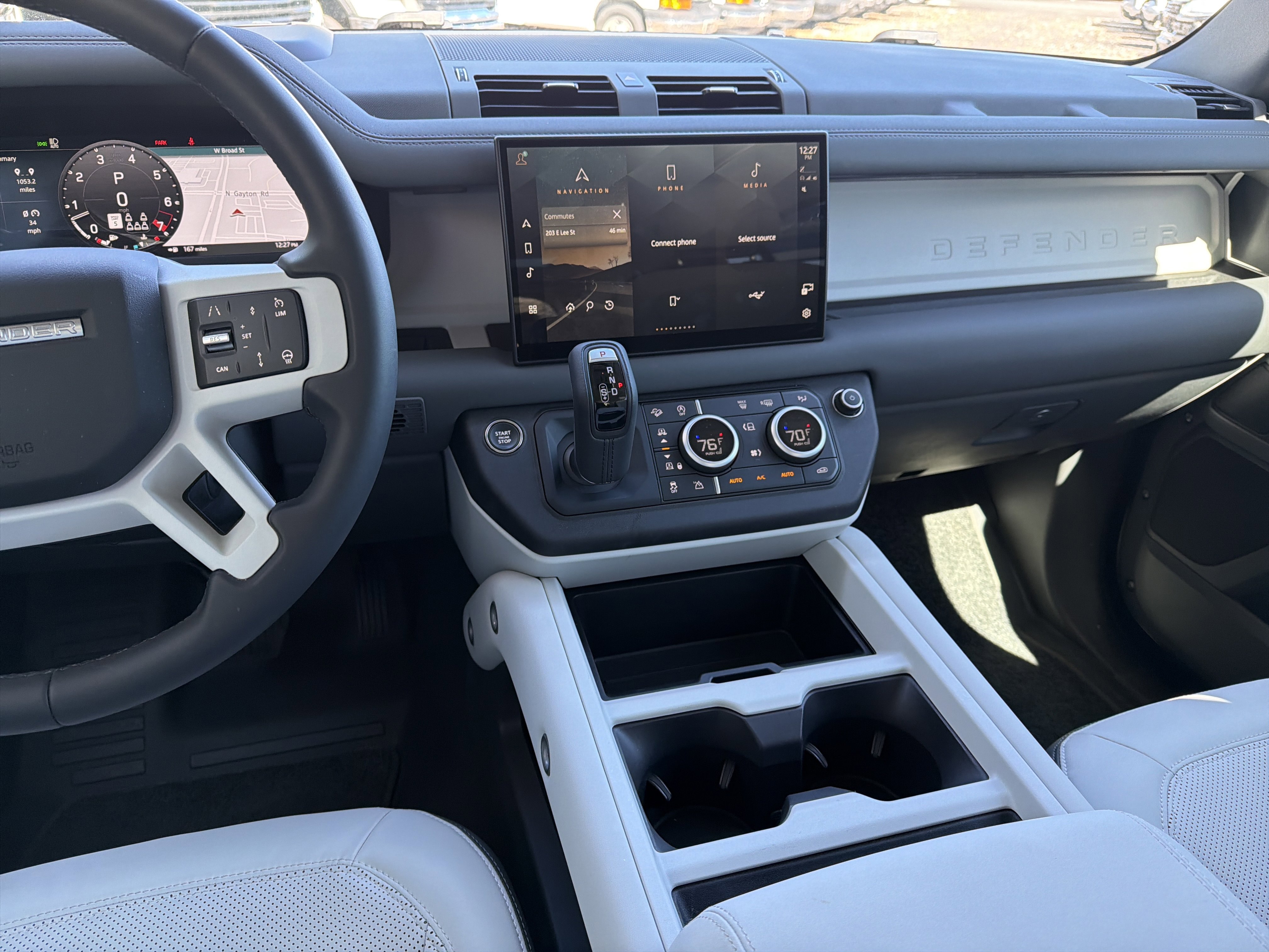 Used 2025 Land Rover Defender 130 X-Dynamic SE image 30