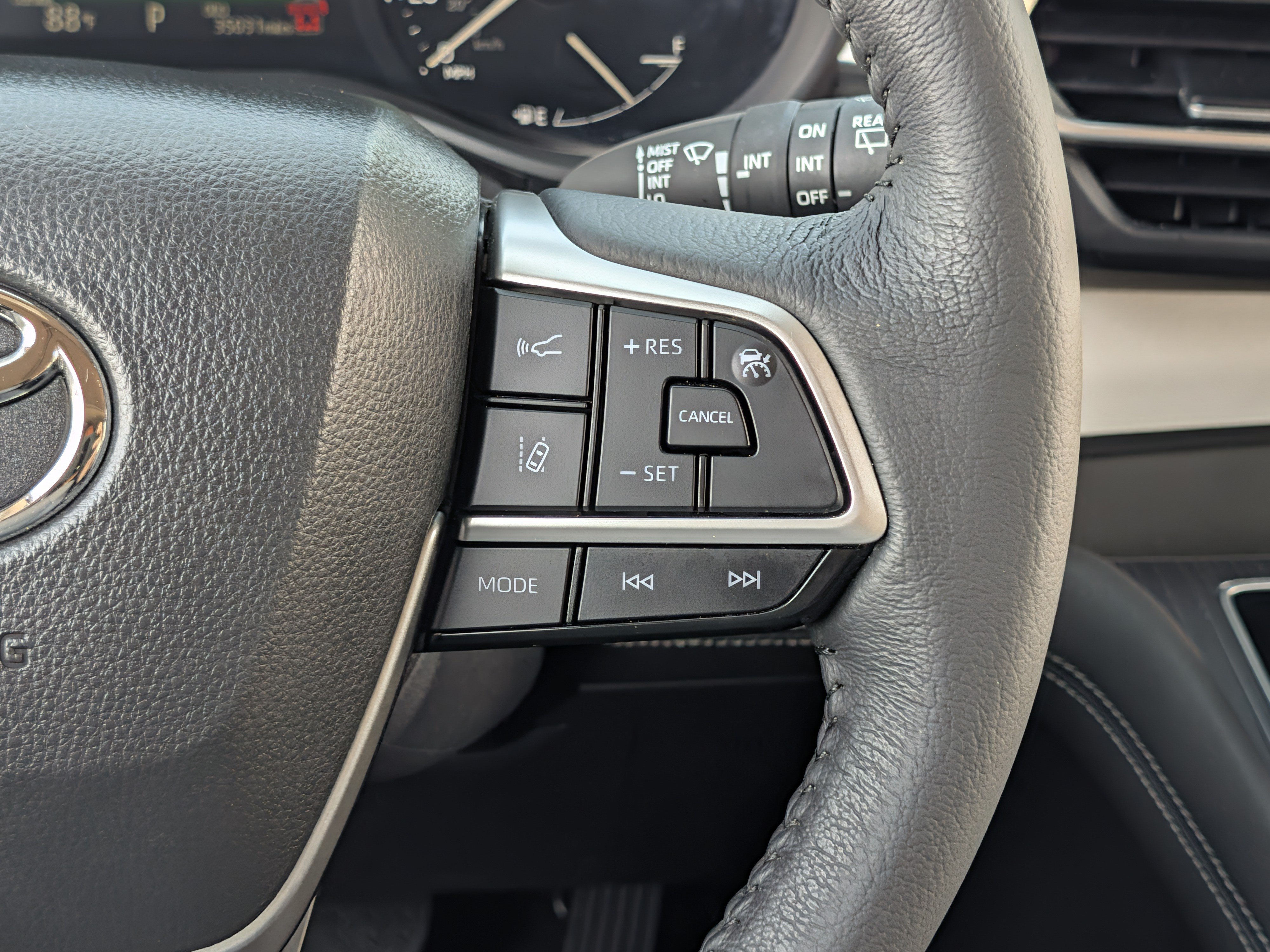 Certified 2025 Toyota Sienna XLE w/ XLE Plus Package AWD/4WD image 29