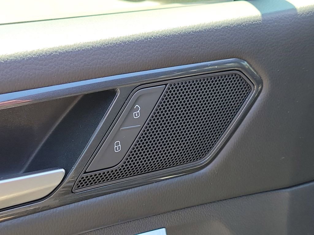 Used 2023 Volkswagen Tiguan SE R-Line image 17