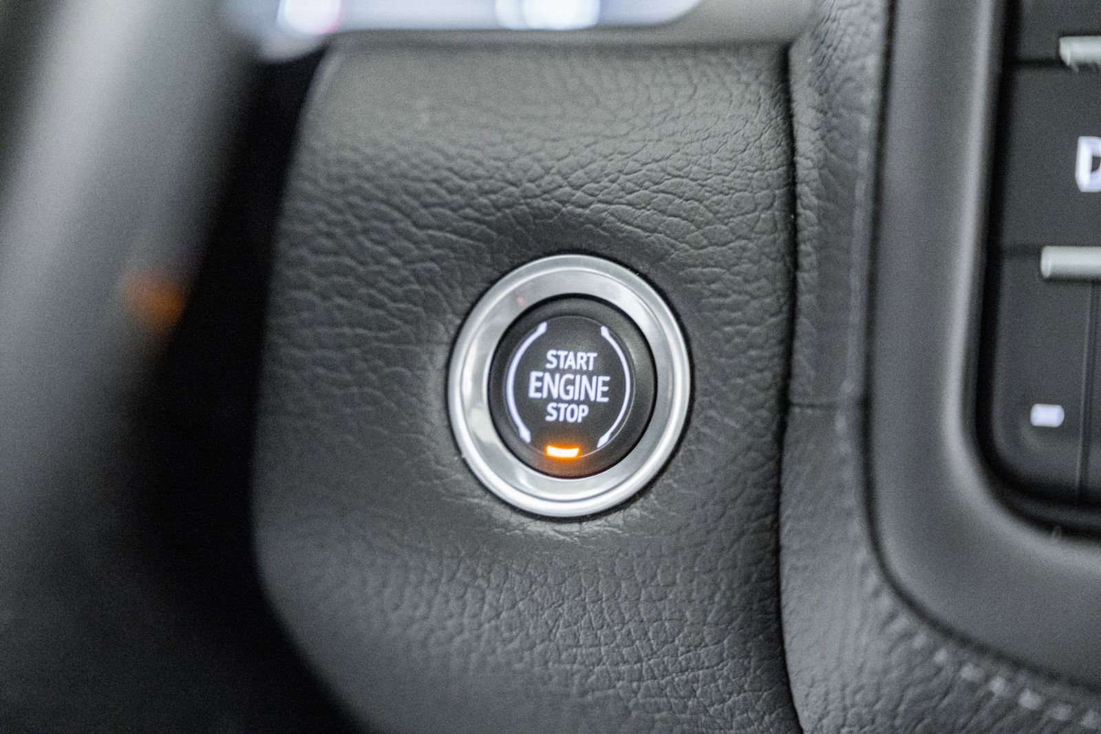 Used 2022 GMC Yukon Denali w/ Denali Premium Package AWD/4WD image 32