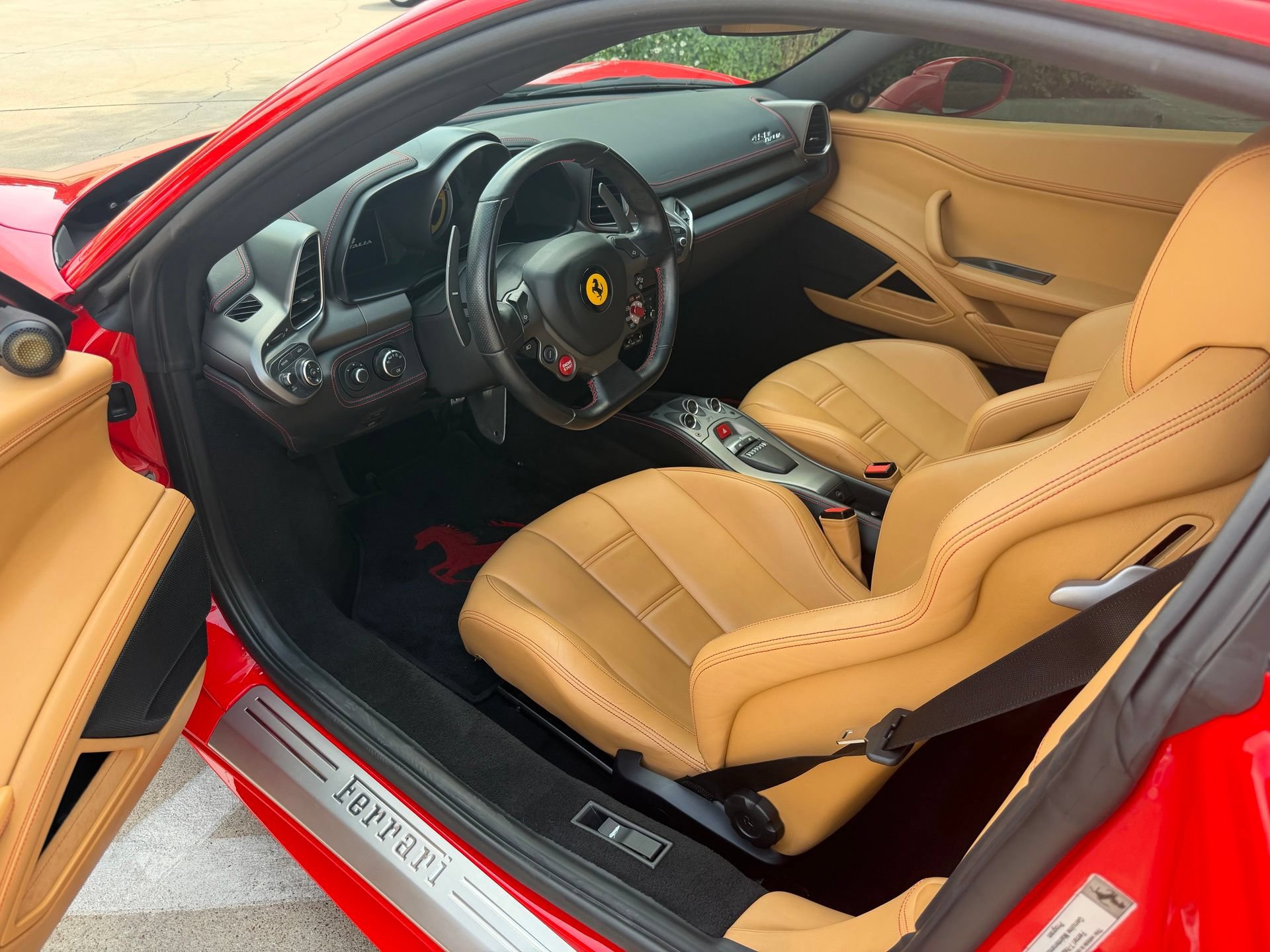Used 2014 Ferrari 458 Italia Coupe RWD image 2