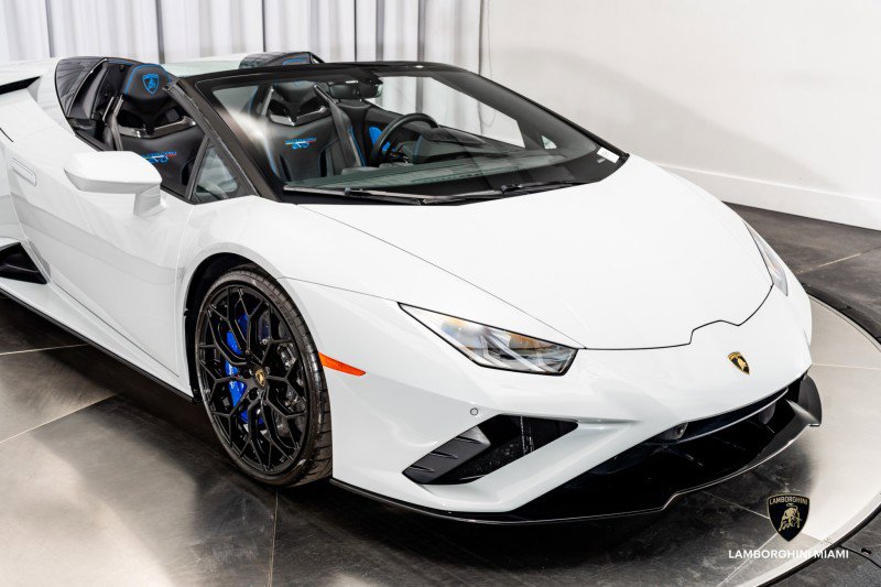 Used 2022 Lamborghini Huracan EVO image 2