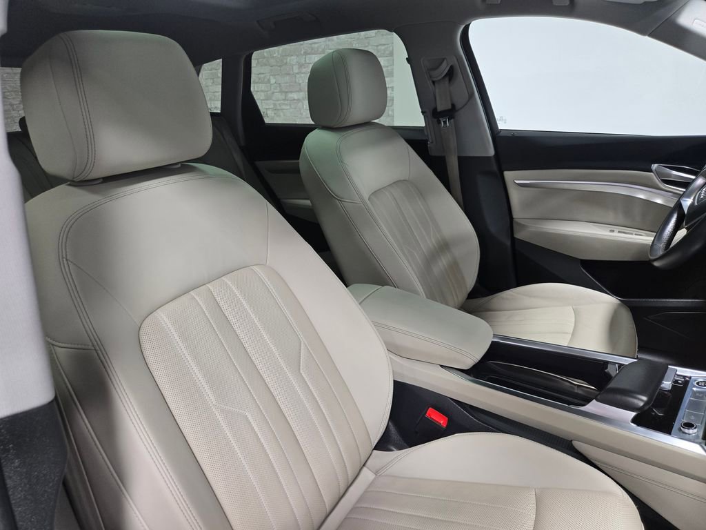 Used 2022 Audi e-tron Premium Plus w/ Premium Plus Package image 58
