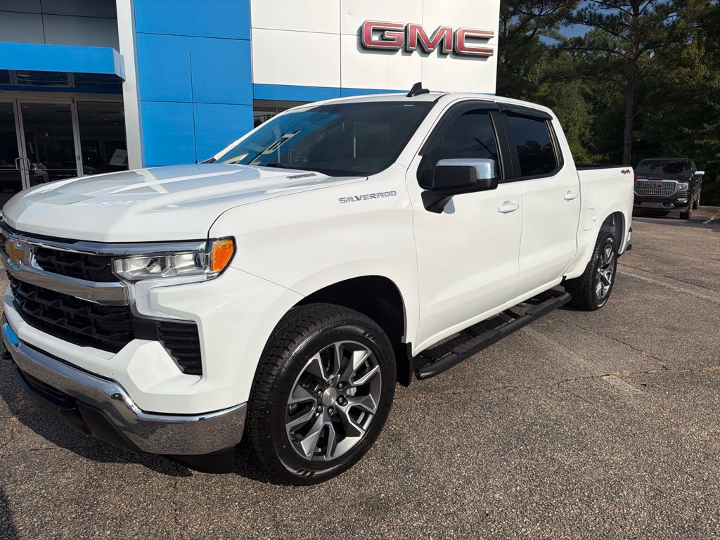 Used 2024 Chevrolet Silverado 1500 LT AWD/4WD image 1