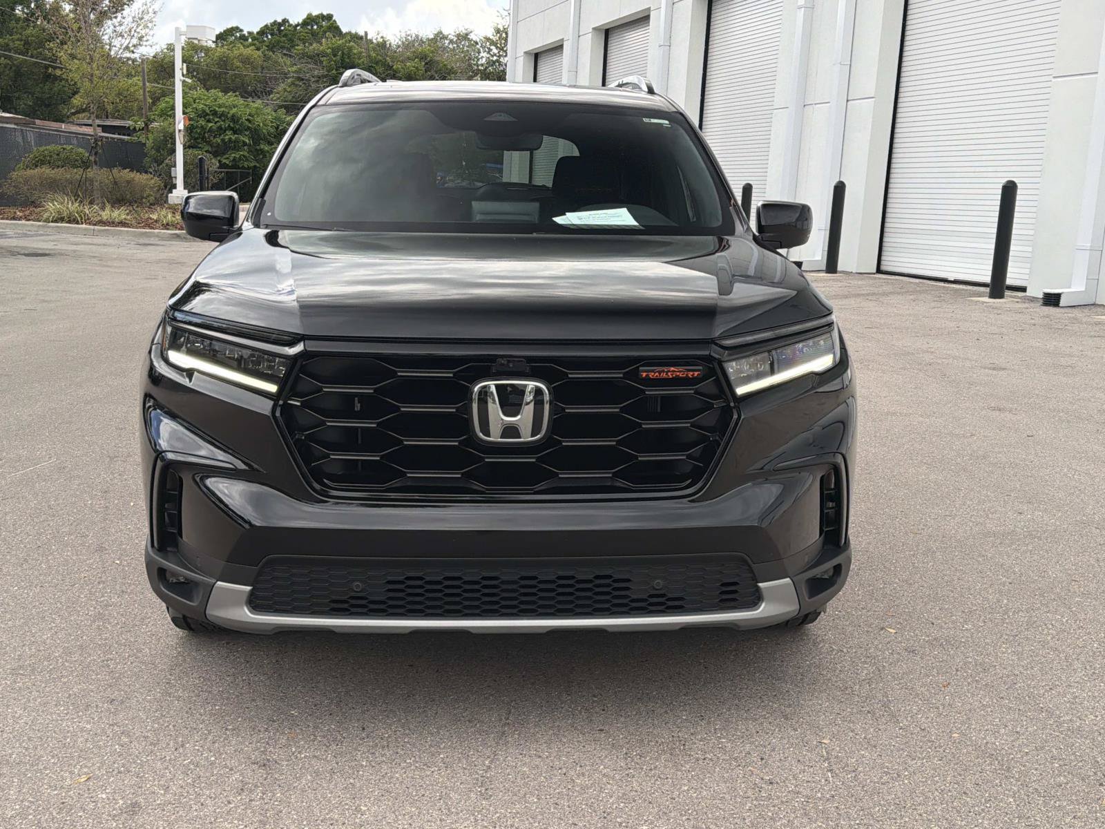 Used 2025 Honda Pilot TrailSport image 8