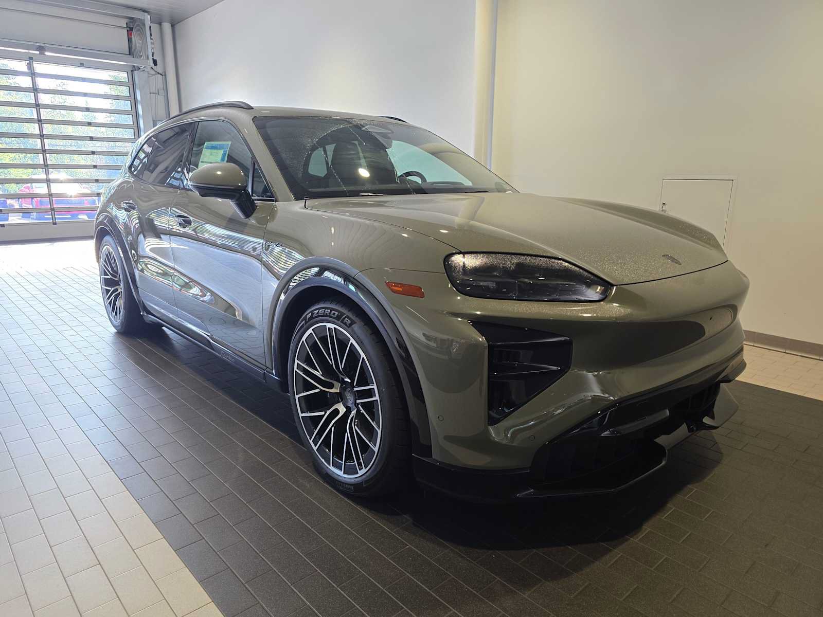 New 2026 Porsche Cayenne Turbo Electric AWD/4WD image 9