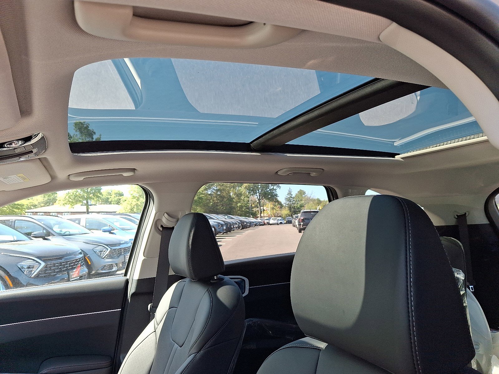 New 2025 Kia Sorento EX w/ EX Panoramic Sunroof Package image 9