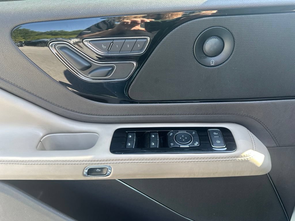Used 2020 Lincoln Aviator Reserve w/ Equipment Group 201A AWD/4WD image 11