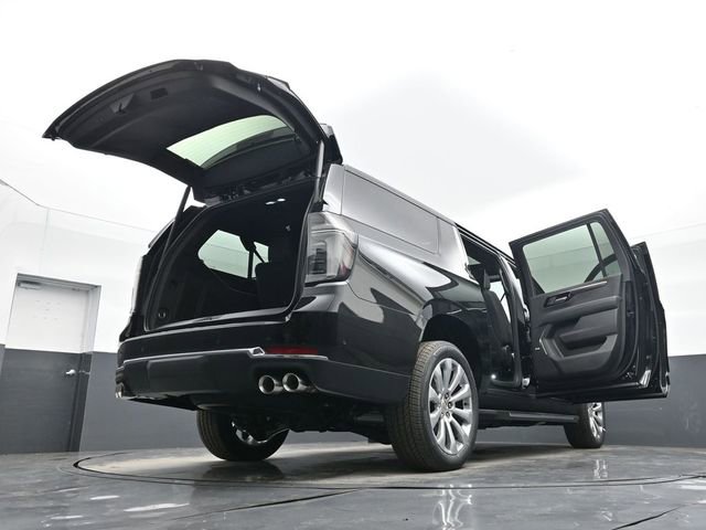 Used 2025 Chevrolet Suburban Premier AWD/4WD image 39