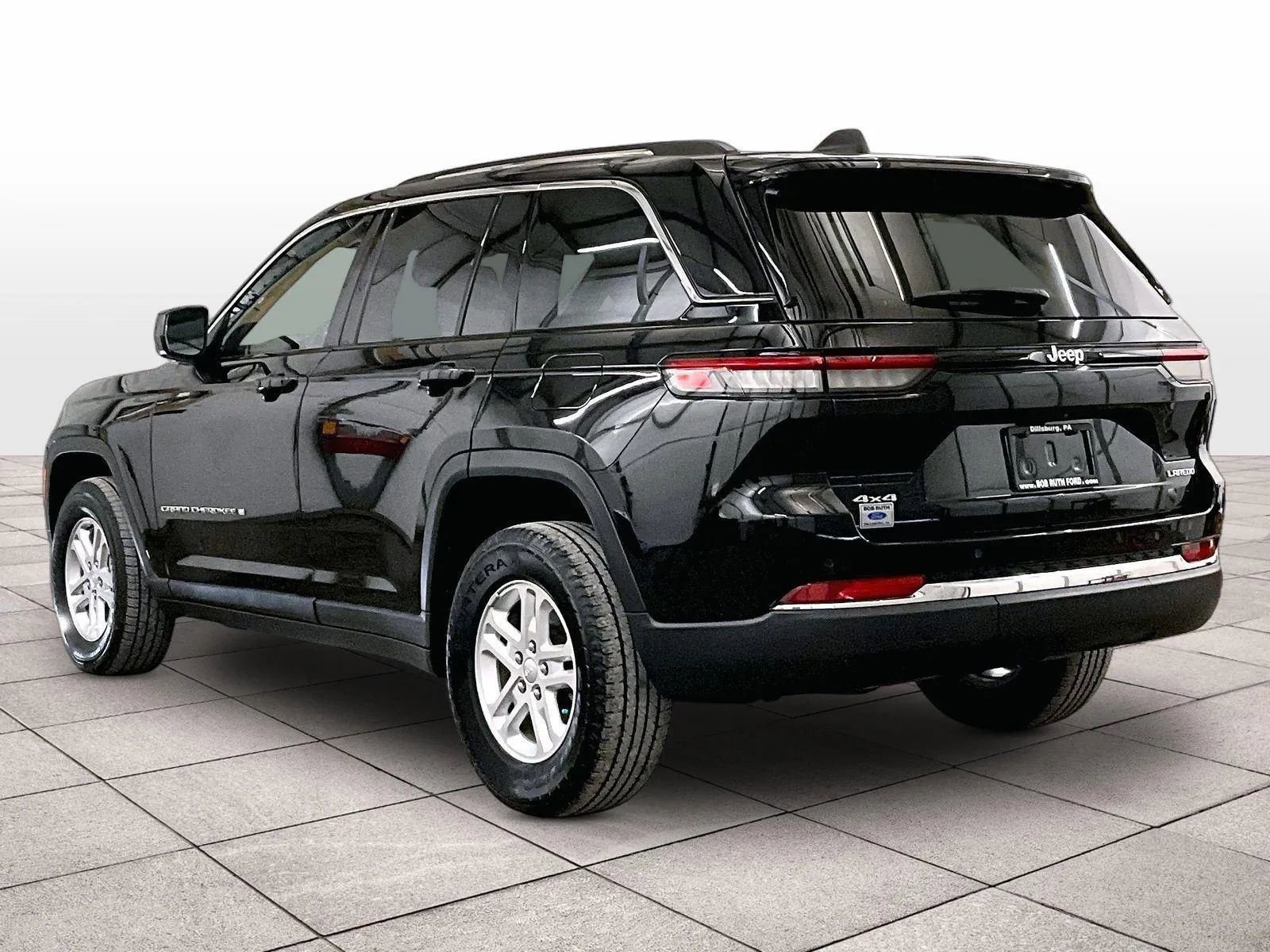 Used 2023 Jeep Grand Cherokee Laredo image 10