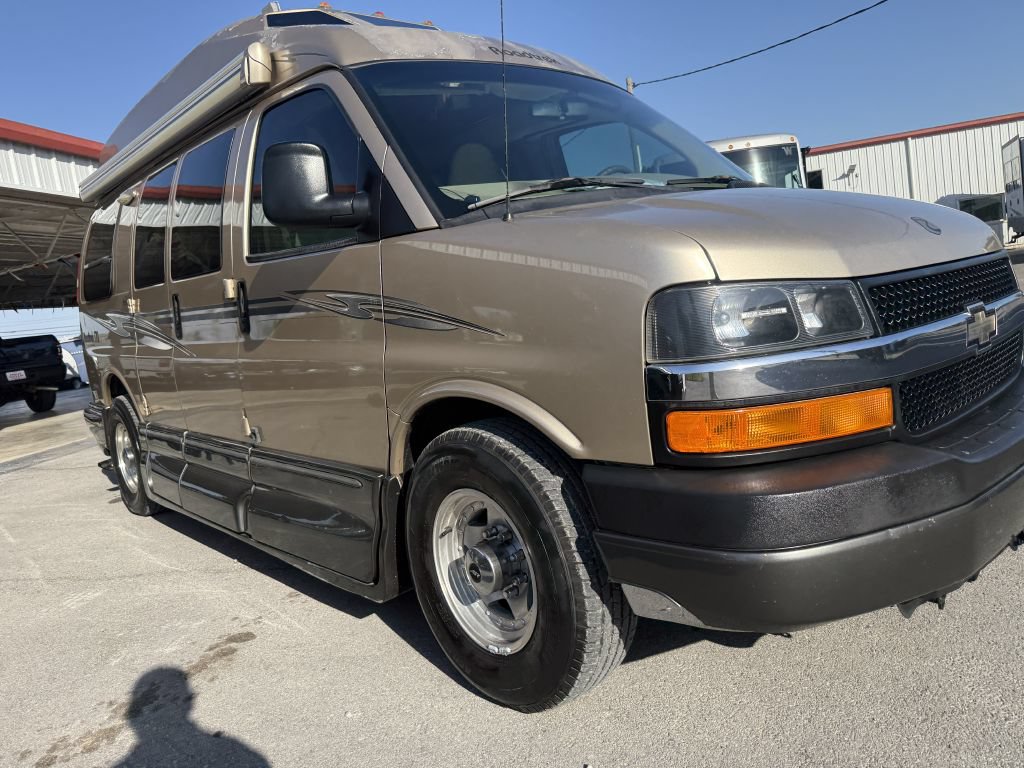 Used 2011 Chevrolet Express 2500 w/ Power Package RWD image 3