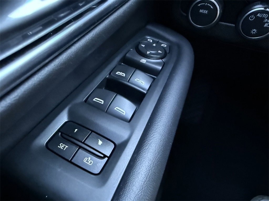 Used 2021 Chevrolet Tahoe Z71 image 25