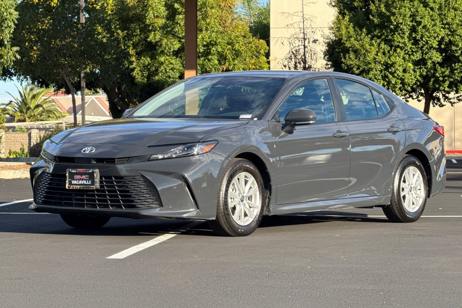 Used 2025 Toyota Camry LE image 9