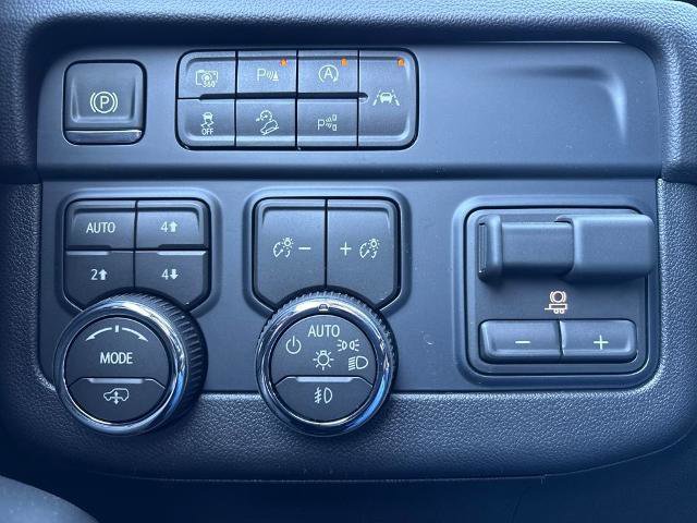 Used 2026 Chevrolet Tahoe RST w/ RST Capability Package AWD/4WD image 39