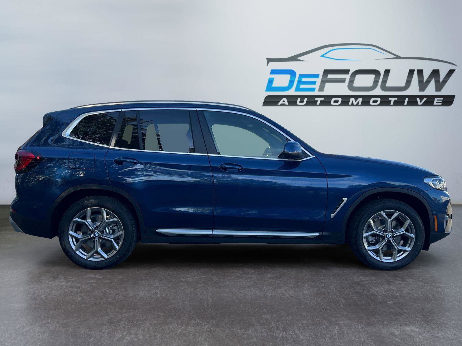 Used 2024 BMW X3 xDrive30i w/ Premium Package image 2