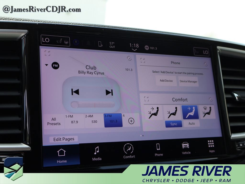 Used 2024 Chrysler Pacifica Touring-L image 34