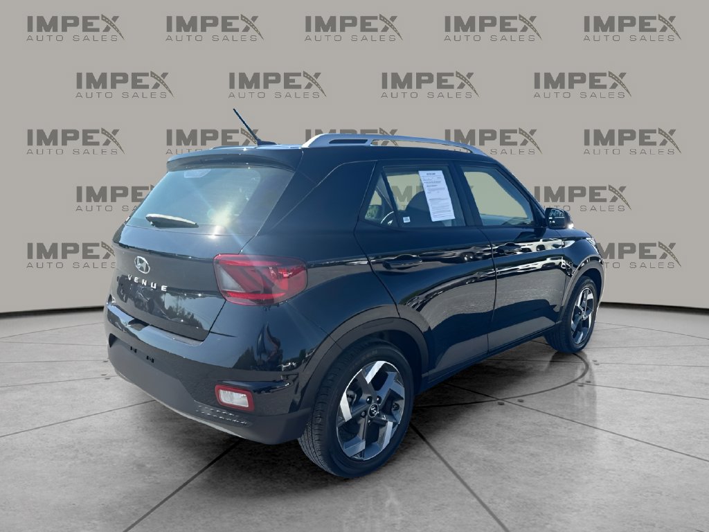 Used 2024 Hyundai Venue SEL FWD image 5