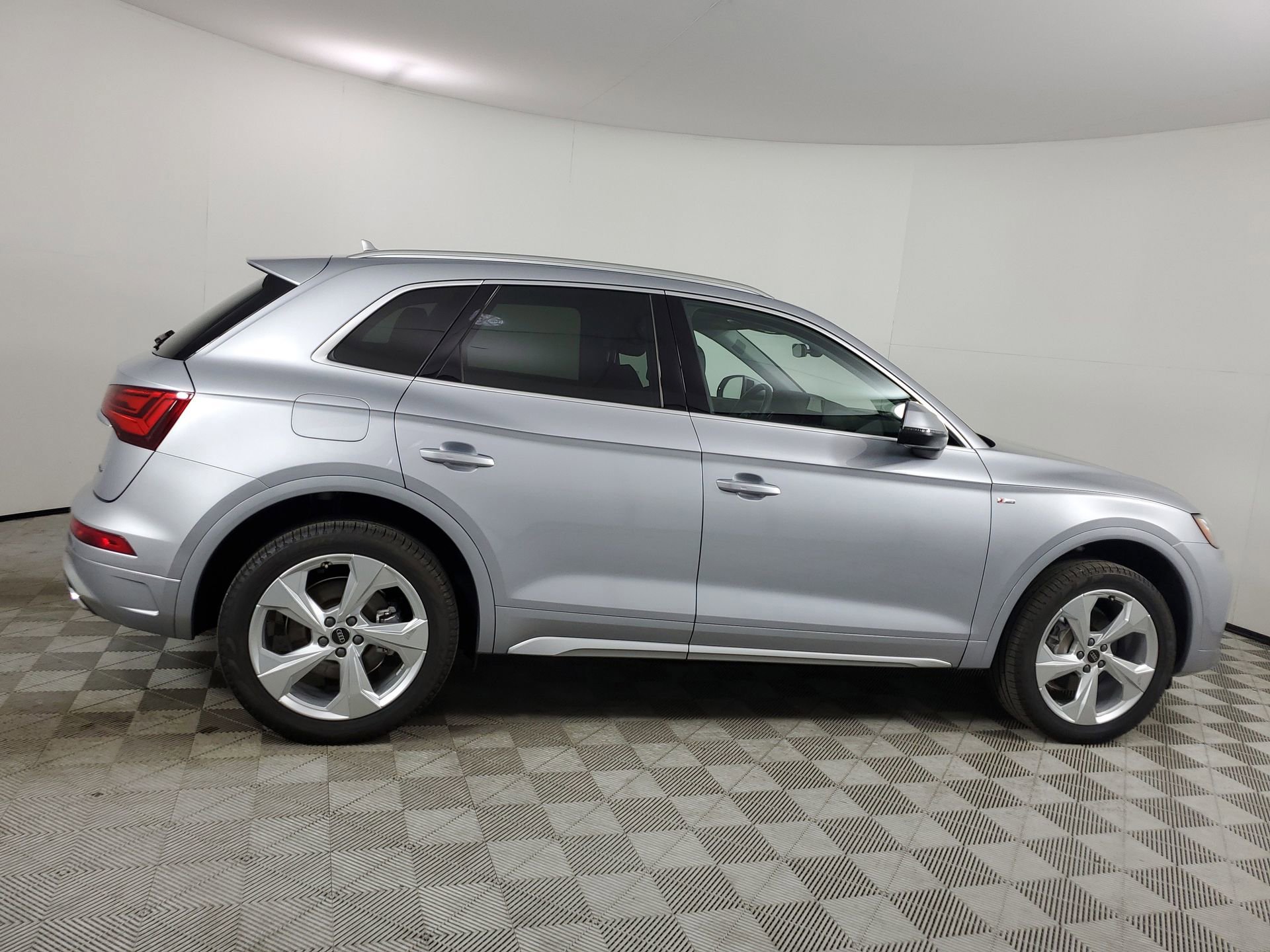 Certified 2024 Audi Q5 2.0T Premium Plus image 12