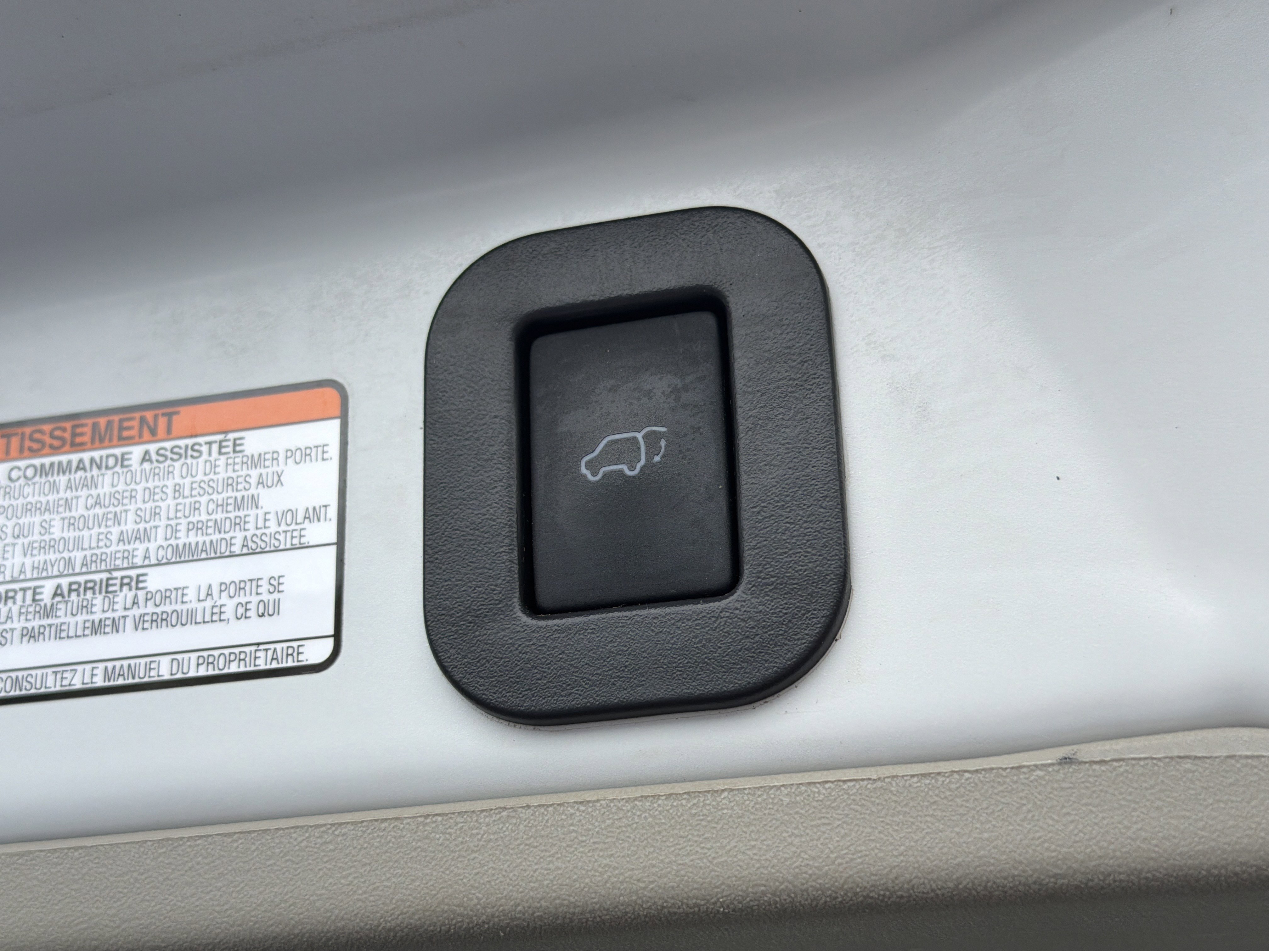 Used 2020 Toyota Sienna XLE Premium FWD image 17