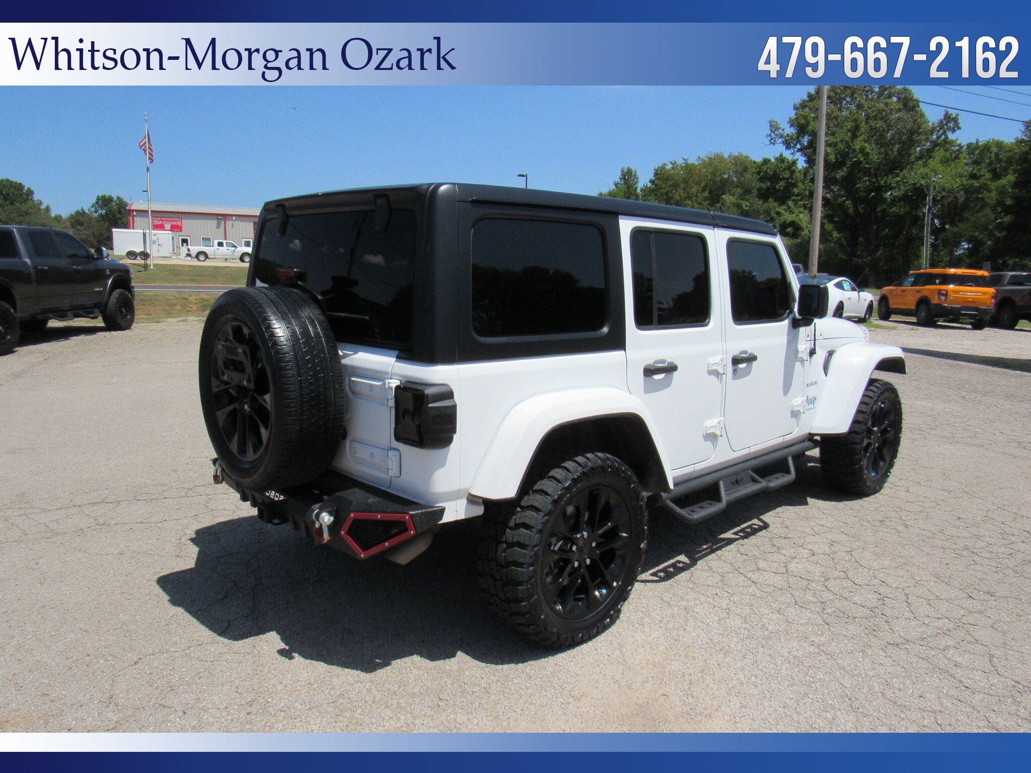 Used 2023 Jeep Wrangler Unlimited Sahara AWD/4WD image 16