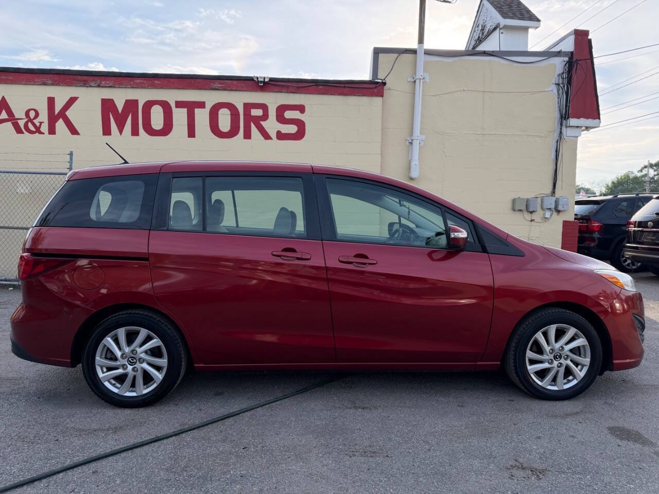 Used 2013 MAZDA MAZDA5 Sport FWD image 8