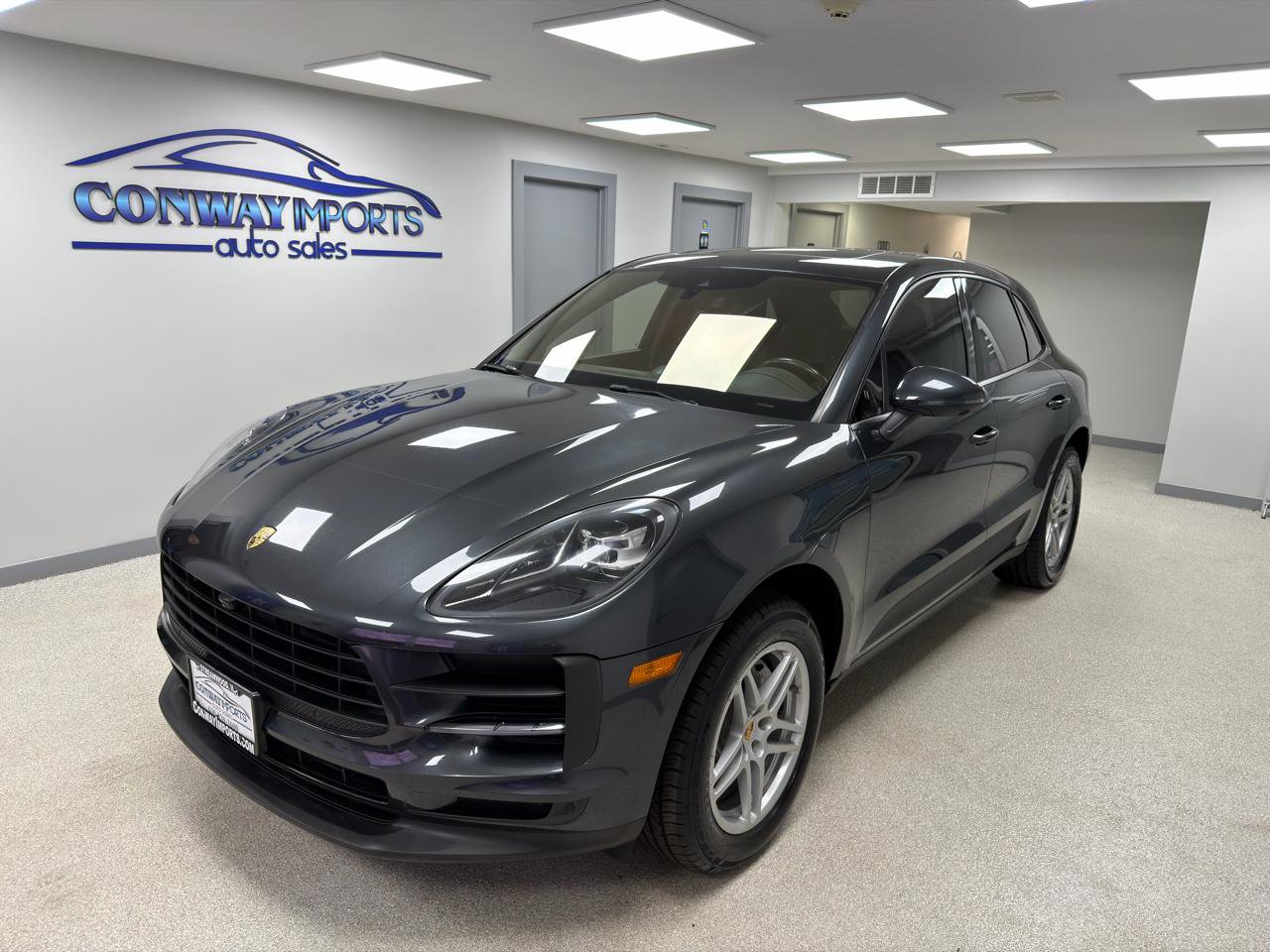 Used 2020 Porsche Macan w/ Premium Package Plus AWD/4WD image 2