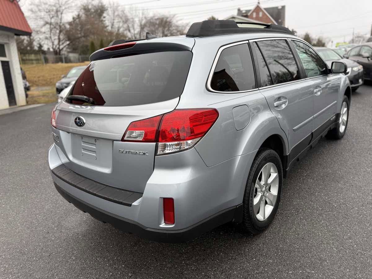 Used 2014 Subaru Outback 2.5i Limited w/ Moonroof Package image 7