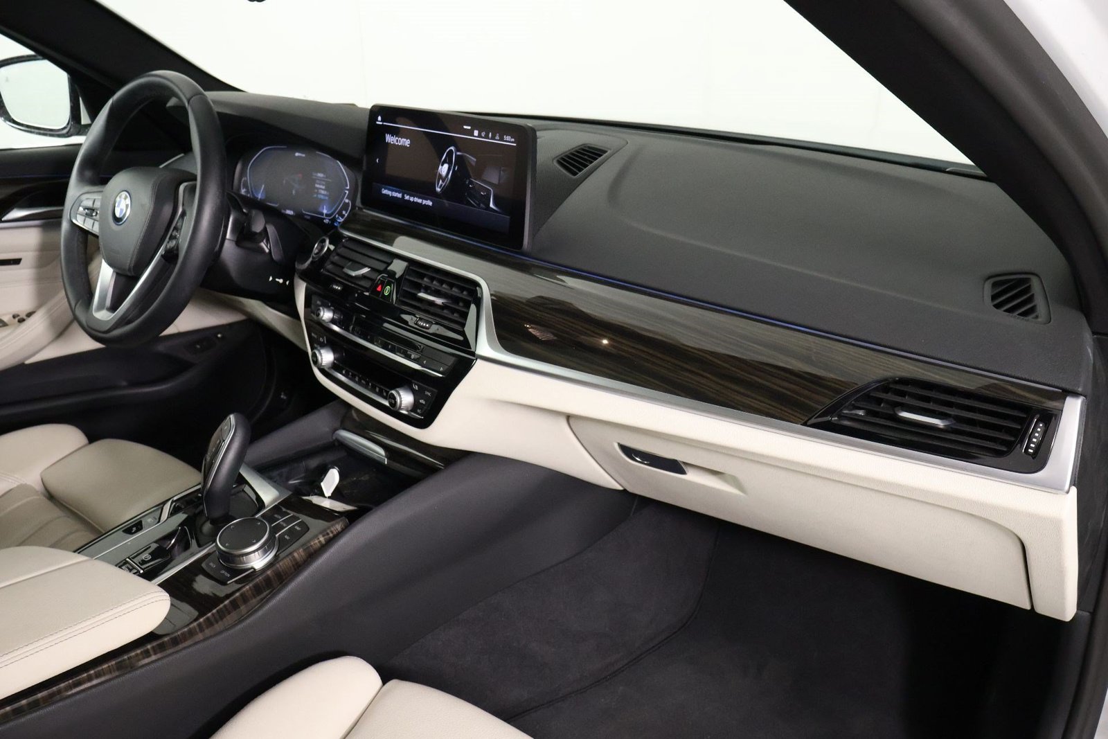 Used 2023 BMW 530e w/ Convenience Package RWD image 22