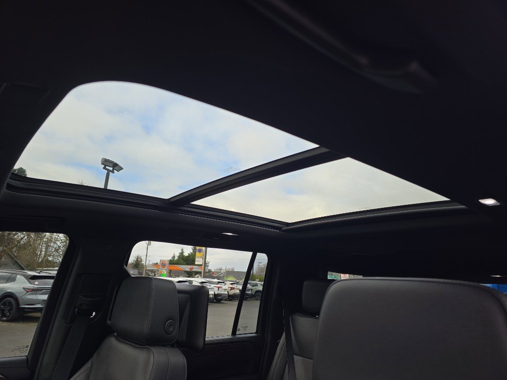 Certified 2023 Chevrolet Suburban Z71 w/ Z71 Off-Road Package image 14