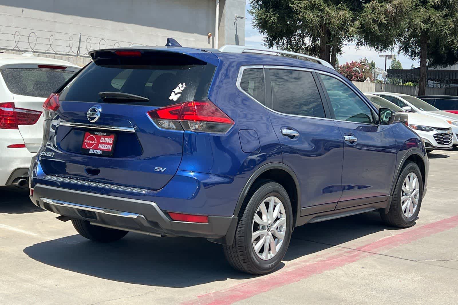 Used 2017 Nissan Rogue SV FWD image 3
