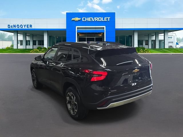 New 2026 Chevrolet Trax LT w/ Driver Confidence Package FWD image 8