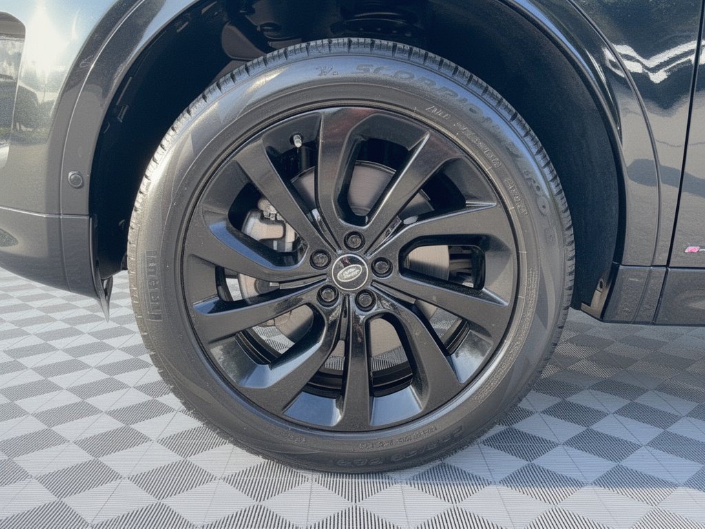 Used 2021 Land Rover Discovery Sport SE R-Dynamic AWD/4WD image 13
