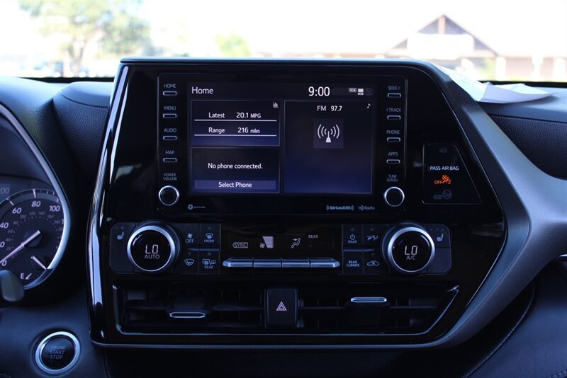 Used 2021 Toyota Highlander XLE AWD/4WD image 15