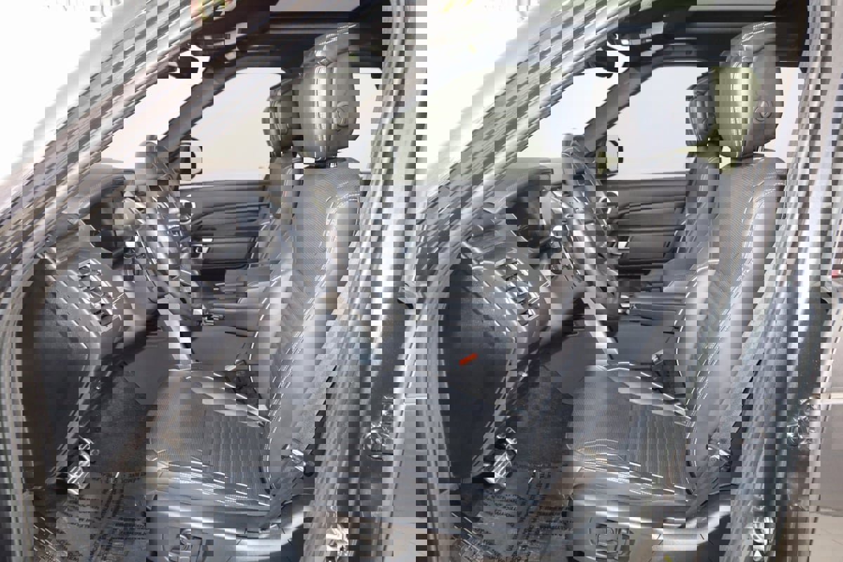 Used 2023 Land Rover Discovery Metropolitan Edition image 12