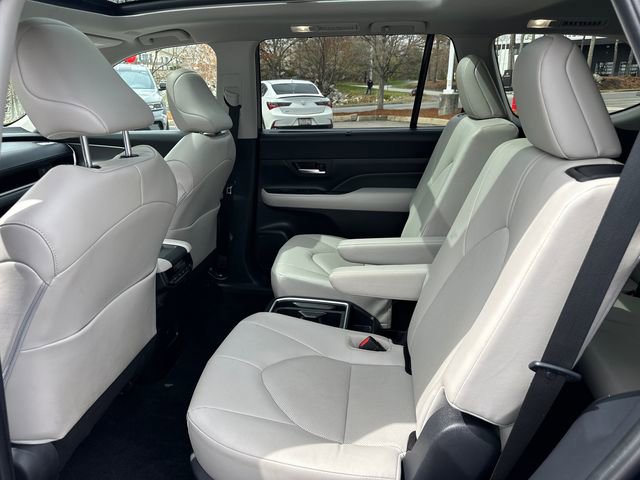 Used 2025 Toyota Grand Highlander AWD image 22