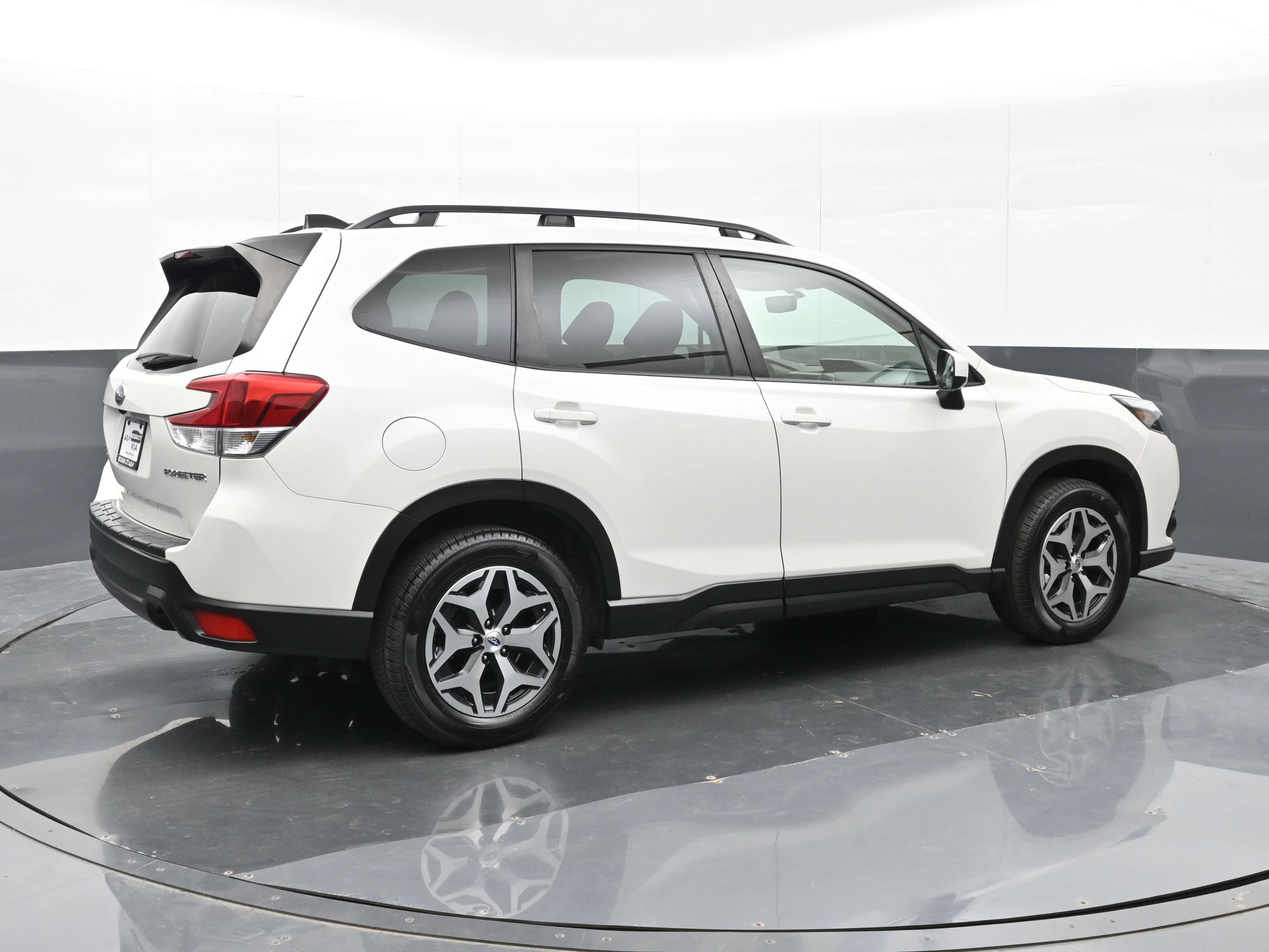 Used 2024 Subaru Forester Premium AWD/4WD image 2