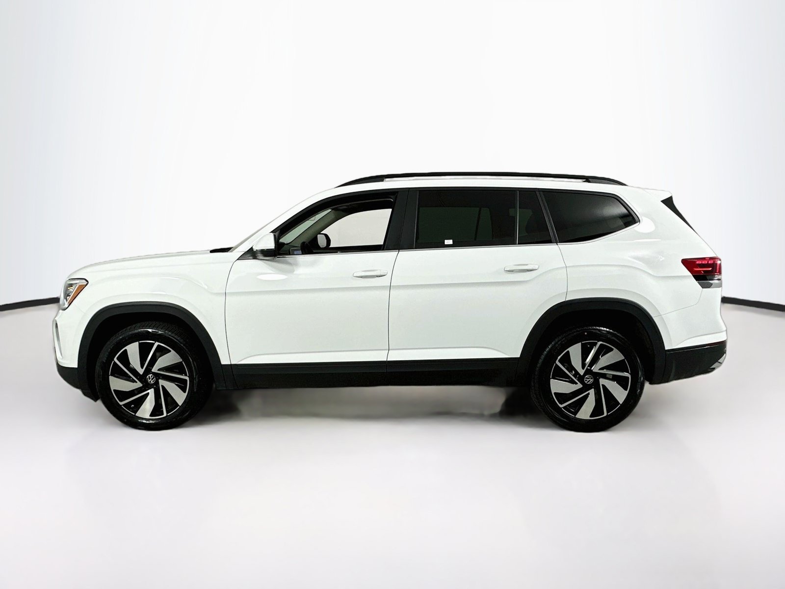 Used 2024 Volkswagen Atlas SE FWD image 8