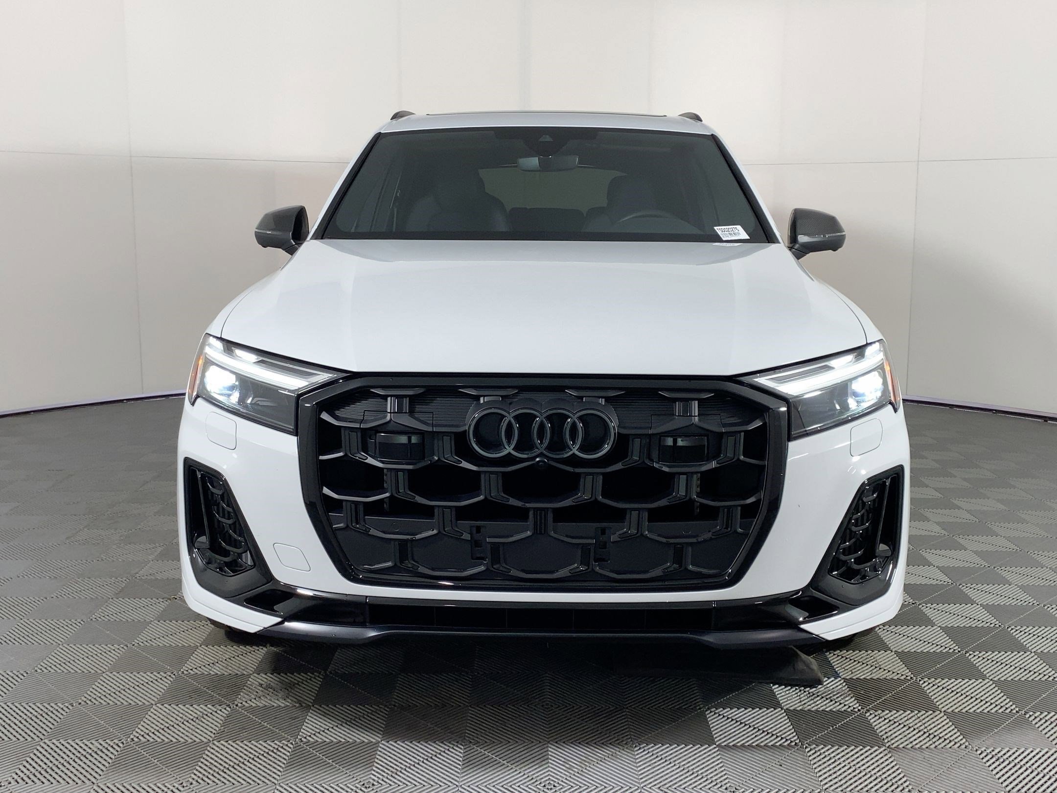 Used 2025 Audi SQ7 Premium Plus w/ Executive Package image 5