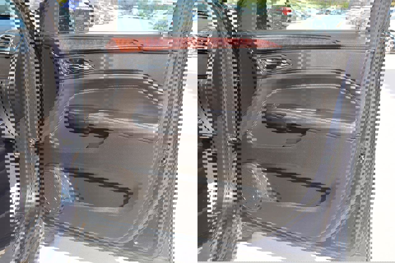 Used 2014 Cadillac SRX Performance w/ Driver Awareness Package image 11