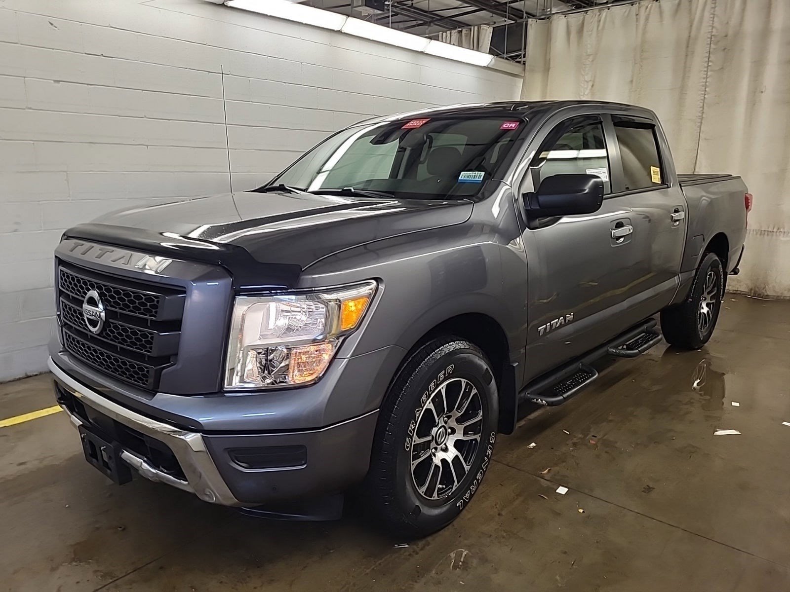 Used 2021 Nissan Titan SV w/ SV Convenience Package AWD/4WD image 2
