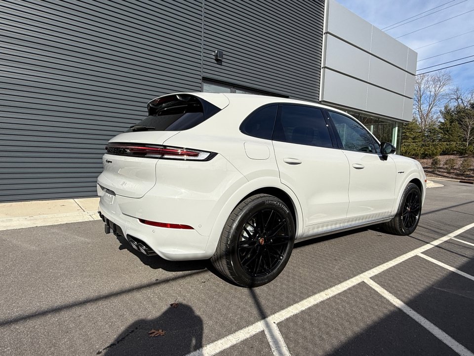 New 2026 Porsche Cayenne E-Hybrid AWD/4WD image 7